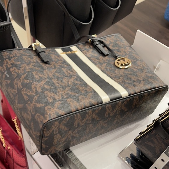 Michael Kors Jet Set Travel Medium Carryall Tote - Picture 7 of 16